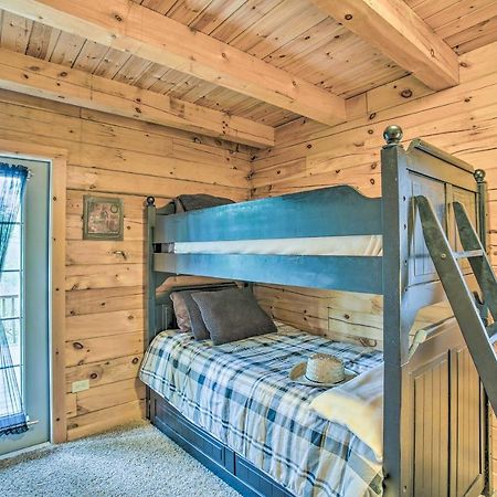 Resort Cabin With Fire Pit Golf, Hike And Play! Rothbury Eksteriør bilde