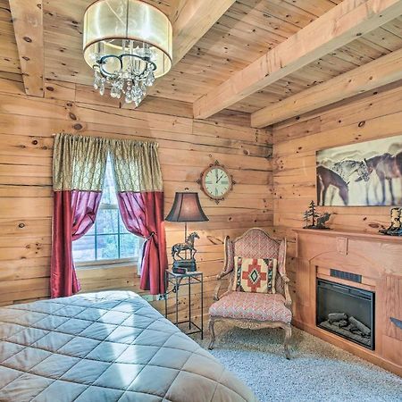 Resort Cabin With Fire Pit Golf, Hike And Play! Rothbury Eksteriør bilde