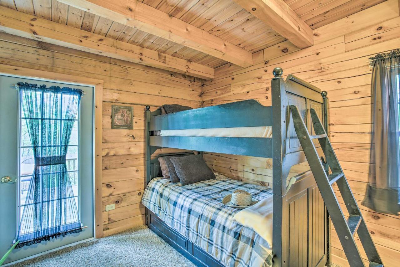 Resort Cabin With Fire Pit Golf, Hike And Play! Rothbury Eksteriør bilde