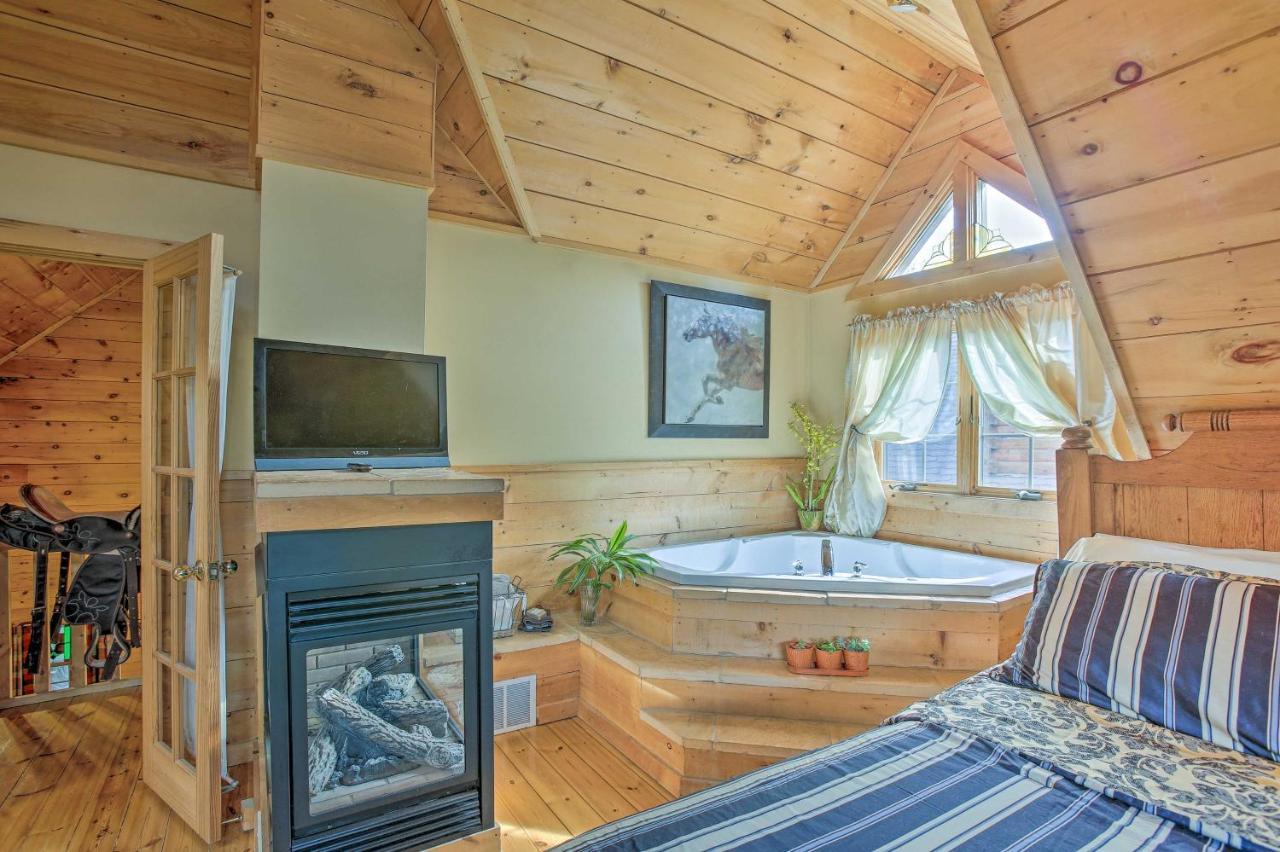 Resort Cabin With Fire Pit Golf, Hike And Play! Rothbury Eksteriør bilde