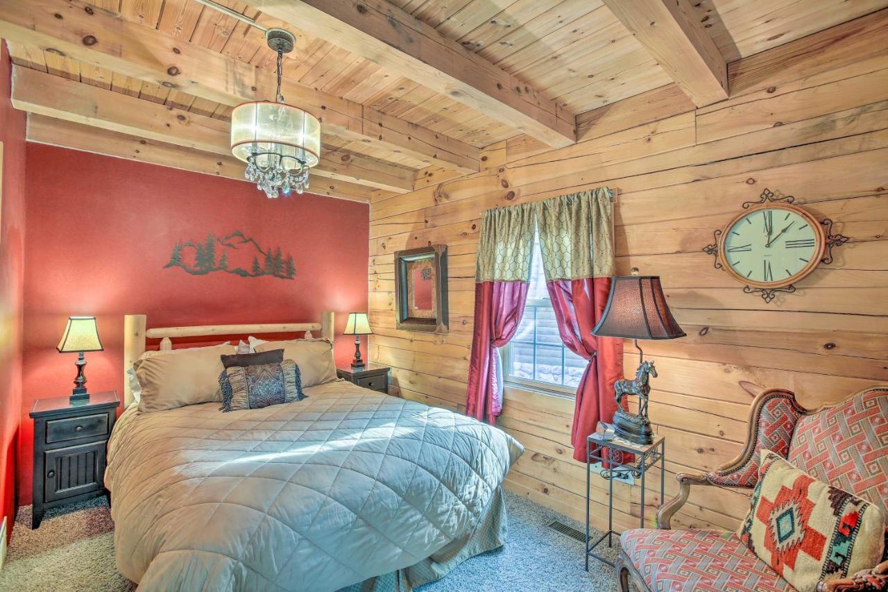 Resort Cabin With Fire Pit Golf, Hike And Play! Rothbury Eksteriør bilde