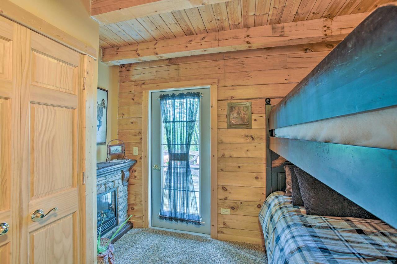 Resort Cabin With Fire Pit Golf, Hike And Play! Rothbury Eksteriør bilde