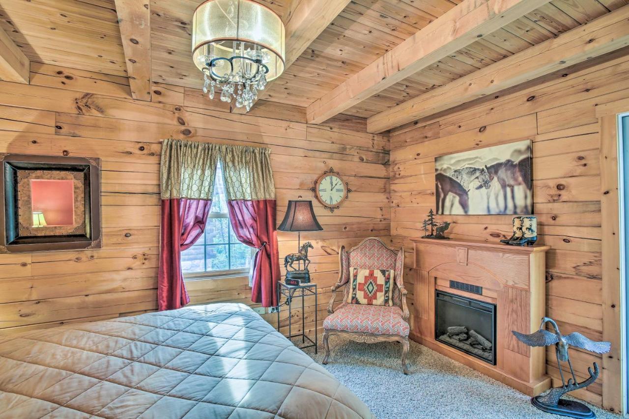 Resort Cabin With Fire Pit Golf, Hike And Play! Rothbury Eksteriør bilde