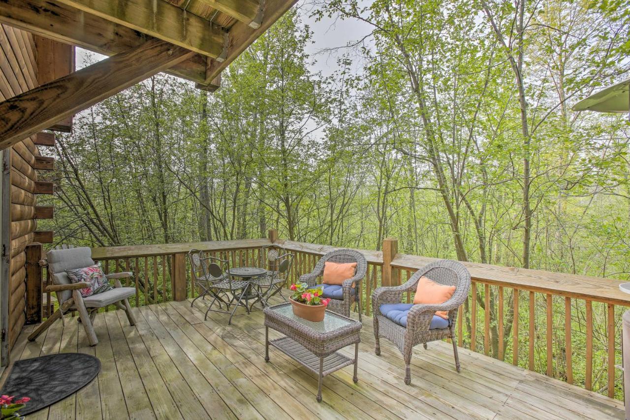 Resort Cabin With Fire Pit Golf, Hike And Play! Rothbury Eksteriør bilde