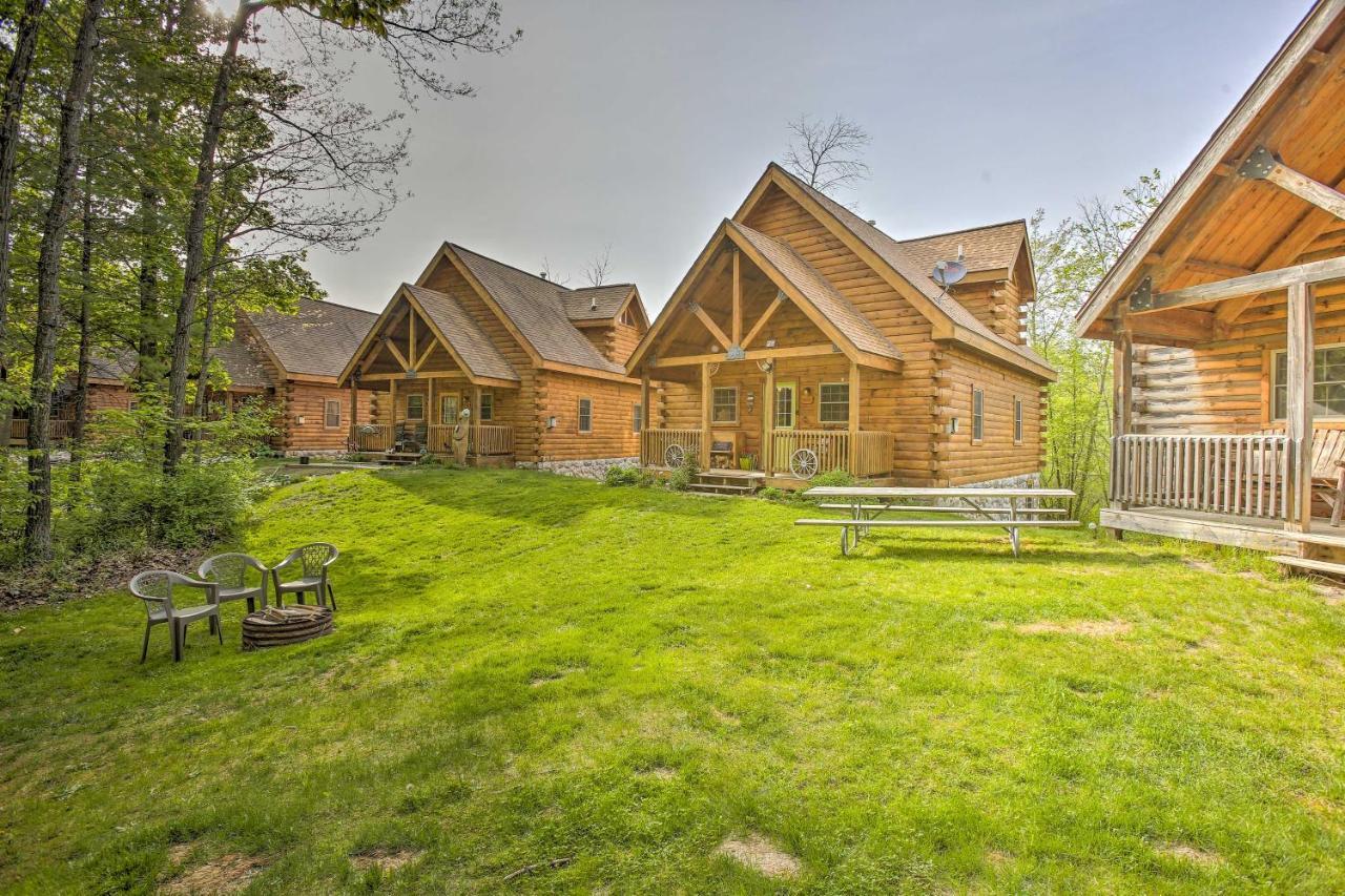 Resort Cabin With Fire Pit Golf, Hike And Play! Rothbury Eksteriør bilde