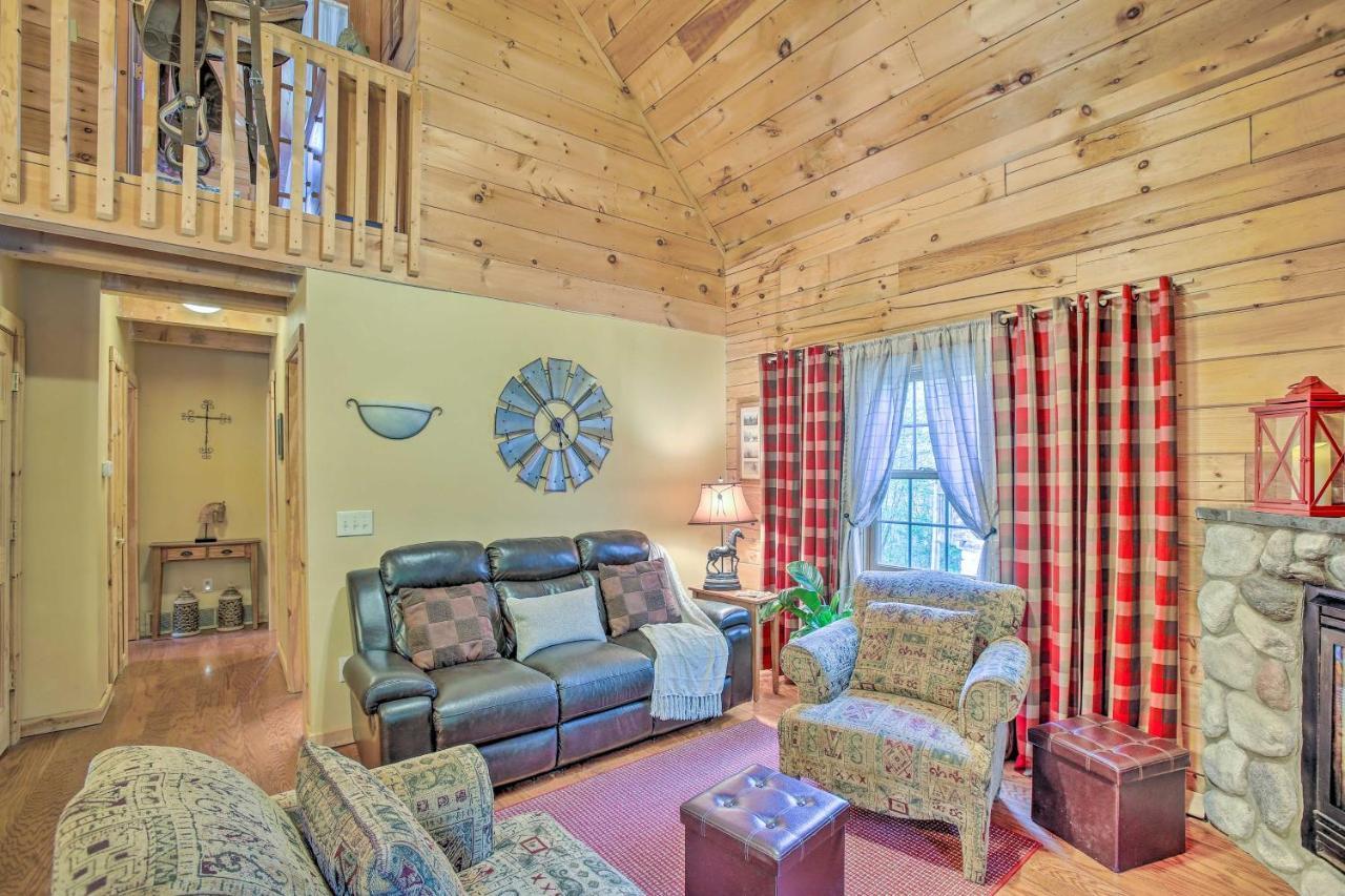 Resort Cabin With Fire Pit Golf, Hike And Play! Rothbury Eksteriør bilde