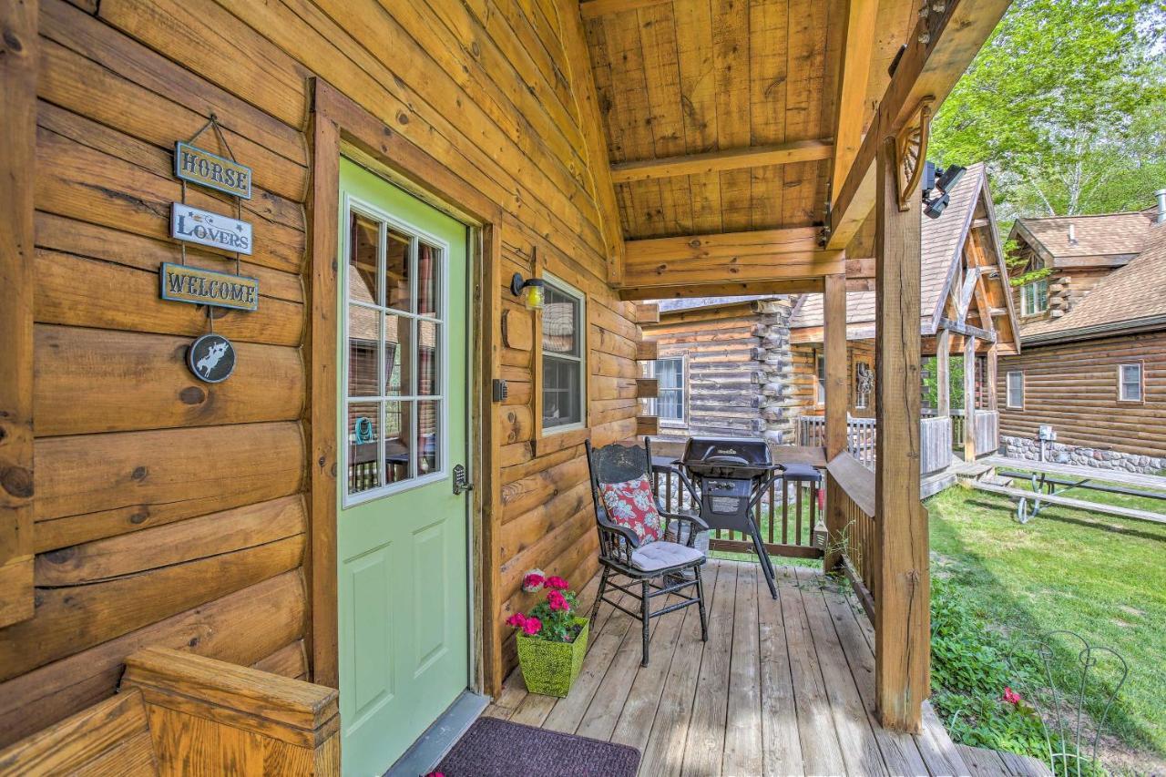 Resort Cabin With Fire Pit Golf, Hike And Play! Rothbury Eksteriør bilde