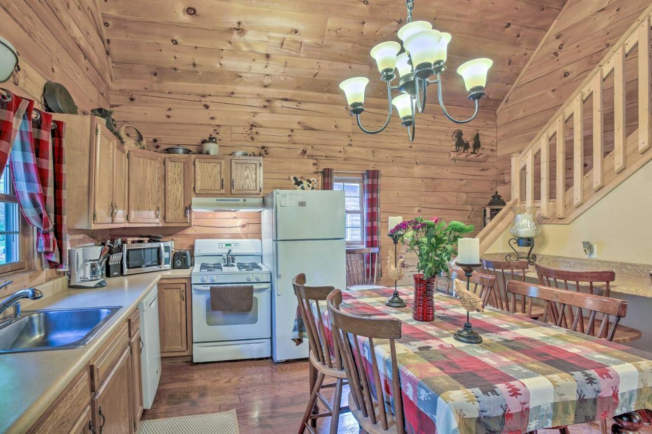 Resort Cabin With Fire Pit Golf, Hike And Play! Rothbury Eksteriør bilde