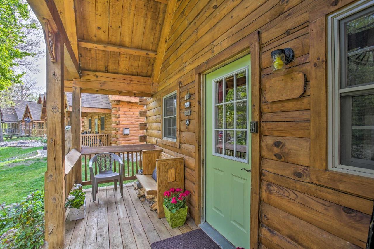 Resort Cabin With Fire Pit Golf, Hike And Play! Rothbury Eksteriør bilde