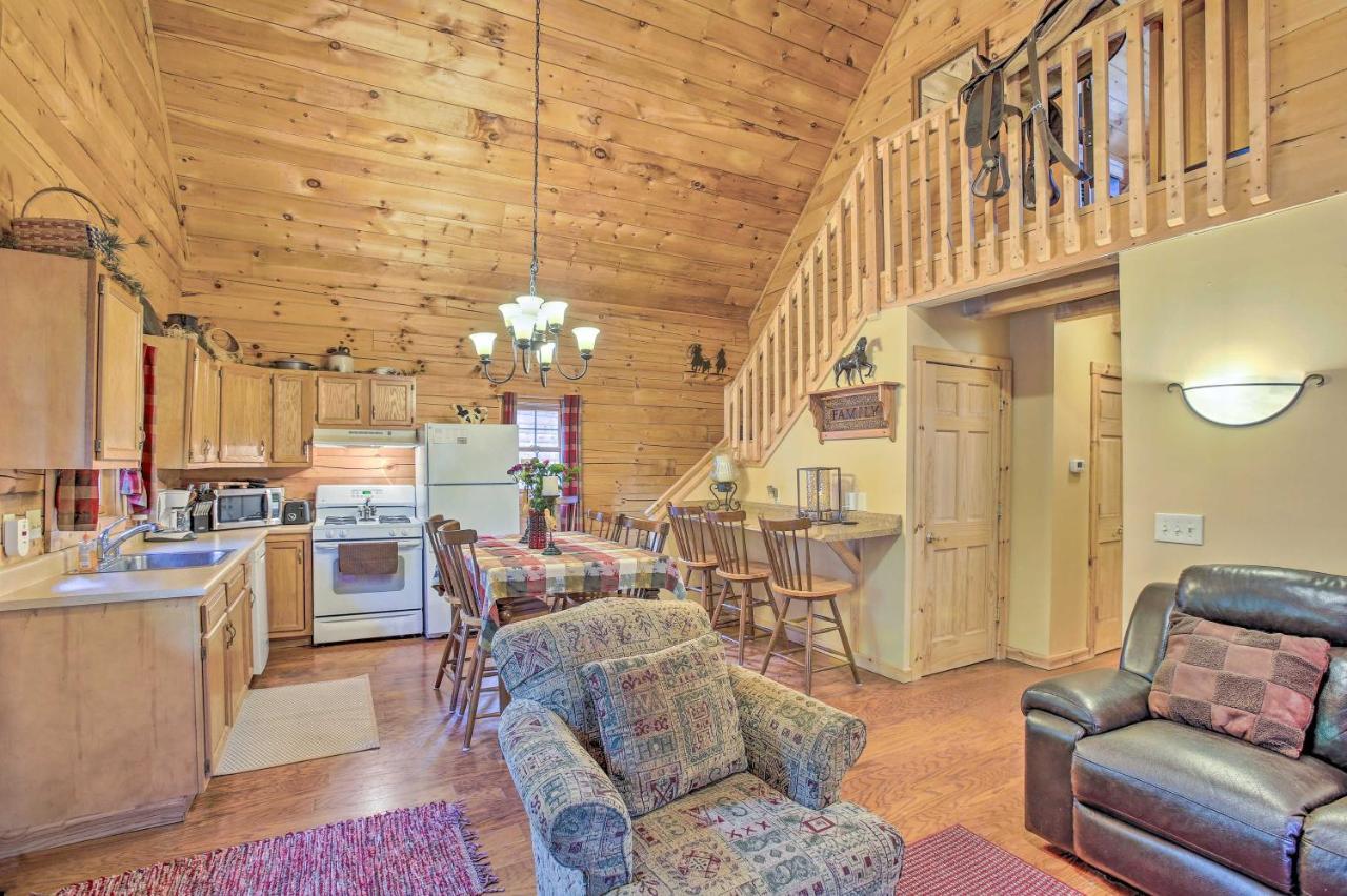 Resort Cabin With Fire Pit Golf, Hike And Play! Rothbury Eksteriør bilde